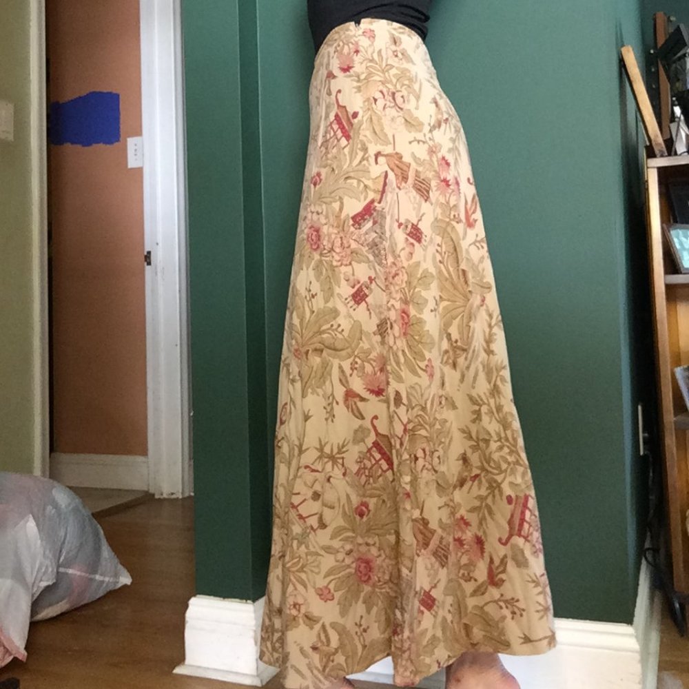 Banana Republic Midi Silk Skirt - Size 6 but fits like a 2 - Lovely Asian Print